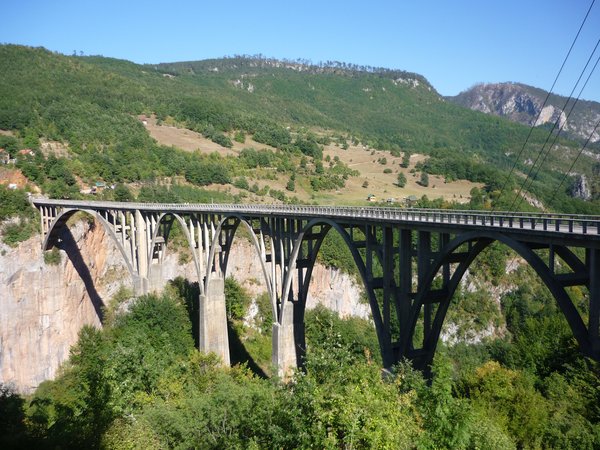 Brücke über die Tara 366 m lang, 119 m hoch