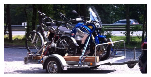 image.jpg (354.39 KiB) 3856 mal betrachtet Floh's Motorradanhänger