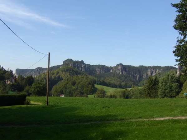 die felsformationen sind schon von weitem zu sehen..