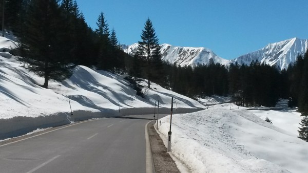 Namlos001.jpg (265.06 KiB) 4677 mal betrachtet Schnee gab's auch noch genügend, die Skilifte in Bichlbach waren im Hochbetrieb.