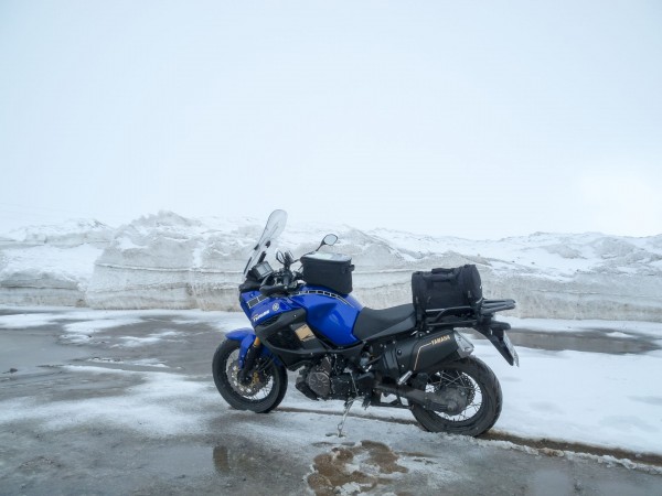 Rückfahrt. Hatte ich gar nicht auf dem Schirm, dass der Bernina so verflixt hoch geht. Sehr winterlich, da oben