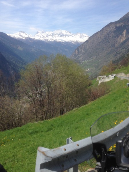 IMG_2427.JPG (609.79 KiB) 3322 mal betrachtet Blick zurück vom Kunden Richtung Bernina-Gruppe, Piz Palü, etc.