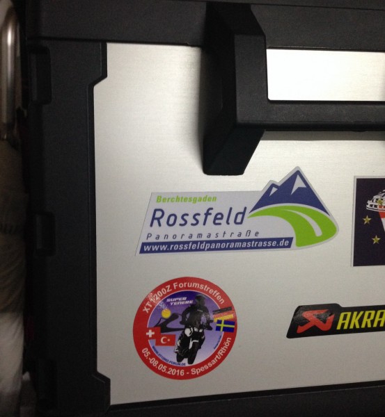 HiFaKo_2016_Aufkleber.JPG (352.46 KiB) 3505 mal betrachtet Habe mich für einen roten ans Topcase entschieden!
