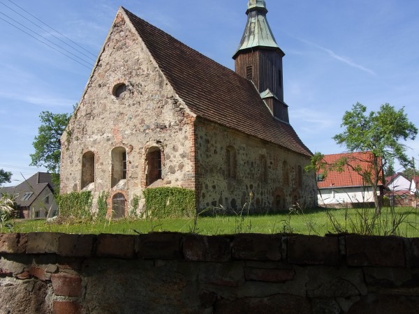 landestypische , kleine Kirchen- hier in Pitschen...