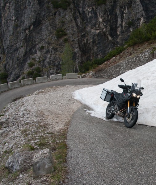 gesperrte Mangartstraße - an dem Schnee sind wir noch vorbeigekommen