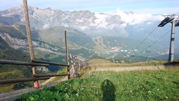 Schicke Aussicht auf Limone - das Wetter noch leicht diesig