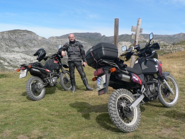 Mein Kumpel bei der Rast am Col de Segnion nahe dem Refugio Don Barbera