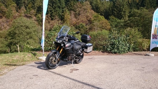 0910-1.JPG (182.94 KiB) 3315 mal betrachtet Mit Kugelgrill und gefüllten Koffern.