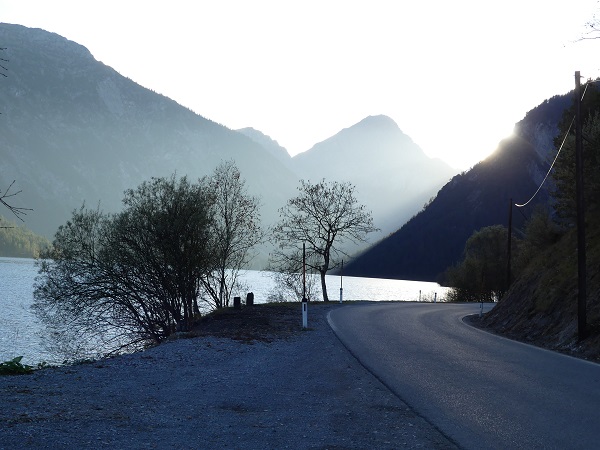 ... und schwupp - schion ist die Sonne hinter den Bergen verschwunden...