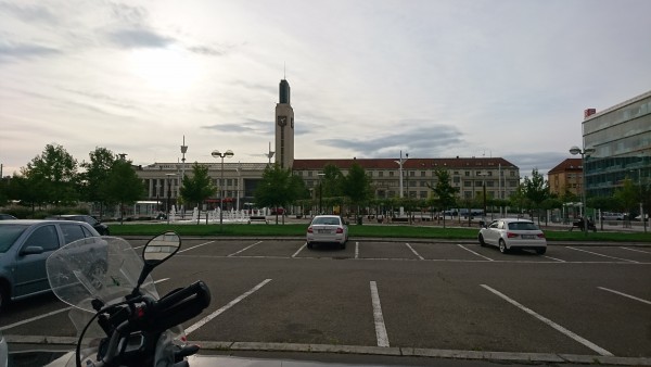 Der Platz vorm Hotel