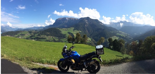 IMG_5873.JPG (255.54 KiB) 2844 mal betrachtet Super Tenere vor dem Rosengarten