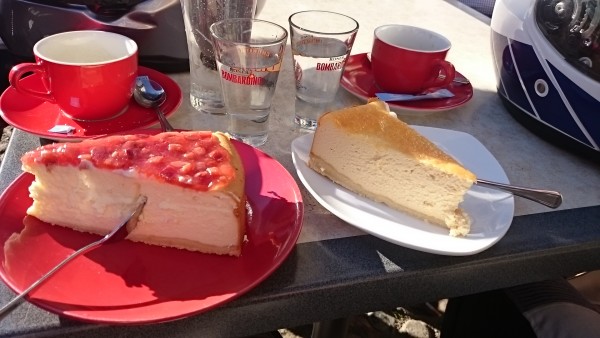 Am Ziel, links Pflaume Eierlikör, rechts Whisky Orange