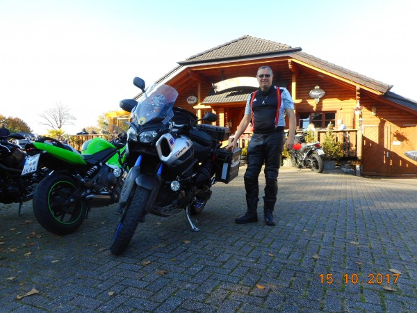 DSCN1593.JPG (223.16 KiB) 2434 mal betrachtet Ich war da, toller Treff.