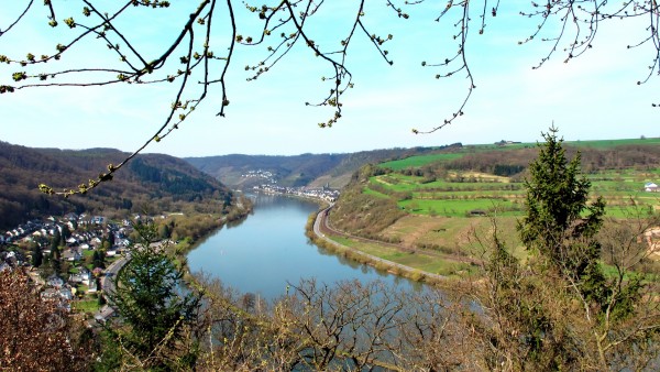 Blick vom Parkplatz in den Serpentinen bei Brodenbach