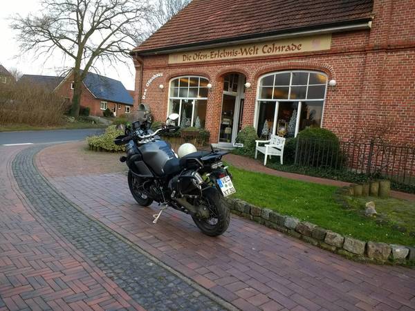 IMG_20171228_143703700.jpg (471.6 KiB) 4471 mal betrachtet Bei fünf Grad im Noden unterwegs. Ganz schön kalt. Wie gut, dass ich unterwegs ein Ofenhaus gefunden habe.