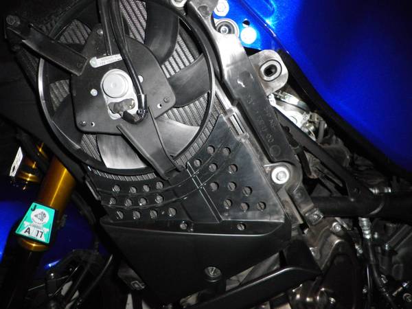 IMGP0003.JPG (255.15 KiB) 5094 mal betrachtet Innere Kühler-Abdeckung mit den ø10 mm Bohrungen