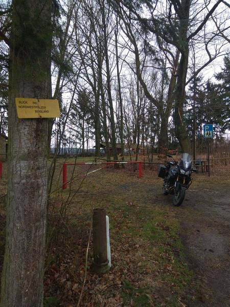 An der PfälzerWaldhütte von Lauterecken. Schade Lokal war noch zu.