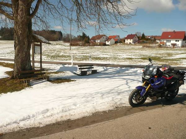 18-03-21-Welzh.Wald-2.JPG (146.78 KiB) 2903 mal betrachtet Bänke an belebtem Dreieck