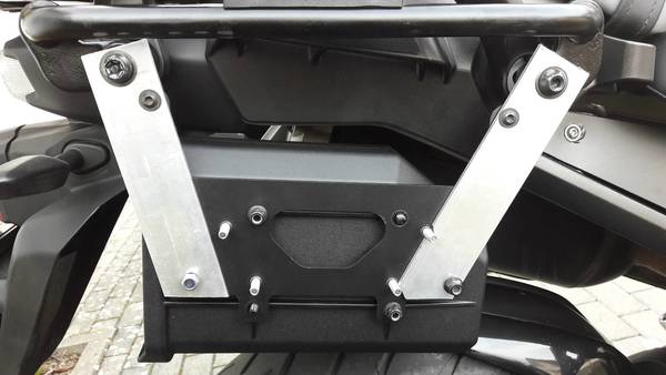 003.jpg (203.5 KiB) 4638 mal betrachtet Halter aus Alu, die natürlich dann schwarz werden