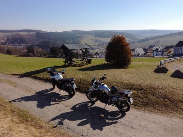 oberhalb von Eibenberg - Blick ins Erzgebirge
