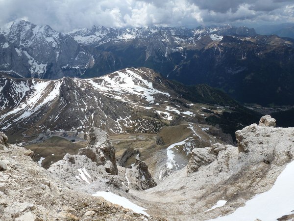 &quot;La Terrazza delle Dolomiti&quot;, die Auffahrt mit der Seilbahn am Pordoi. Ausicht: GRANDIOS