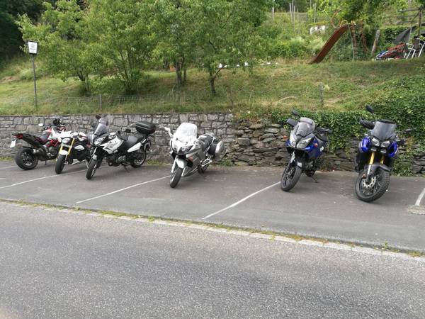 Im Gelbachtal und Ja, wir parken immer farblich sortiert  :D