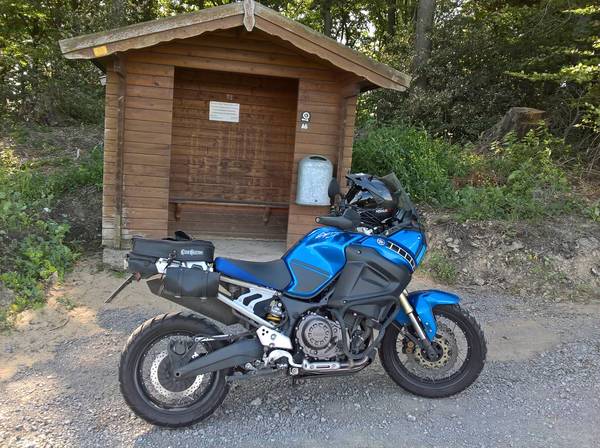 WP_20180628_17_23_40_Pro.jpg (573.86 KiB) 3084 mal betrachtet Bank mit Hundehütte