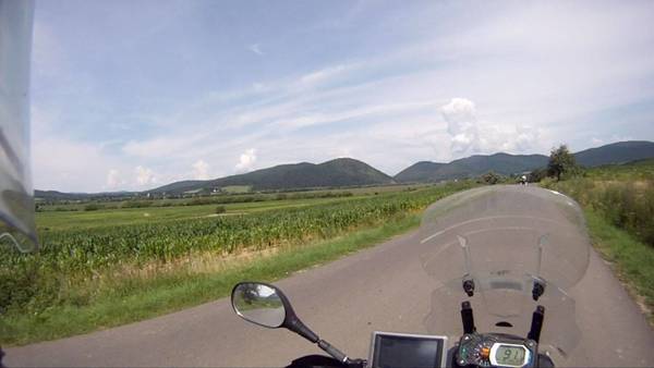 Tag-9-4.JPG (105.38 KiB) 3780 mal betrachtet die Hügel der niederen Tatra liegen vor uns