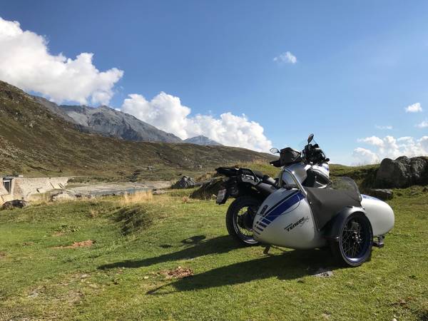 F0588F3A-67F7-45E0-9454-CA76572822F0.jpeg (748.66 KiB) 3631 mal betrachtet Am Splügenpass