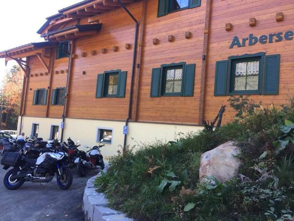 Arberseehaus.JPG (130.68 KiB) 2364 mal betrachtet Am neuen Arberseehaus