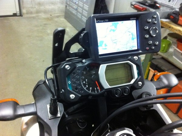 Von vorne mit eigener Steckdose für`s Navi