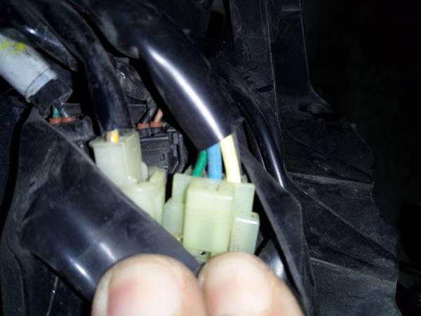 Steckverbindung (eigen) Scheinwerfer von oben.jpg (161.05 KiB) 4102 mal betrachtet Steckverbindung von oben