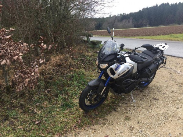 XT vor Bank.JPG (188.26 KiB) 3348 mal betrachtet XT vor Bank