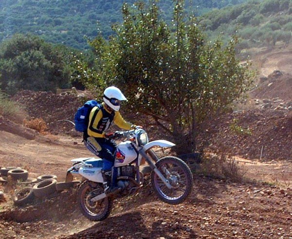 Crossstrecke kreta_bearbeitet.JPG (153.62 KiB) 3256 mal betrachtet Jaaaaahre später Abstecher auf die Crossstrecke während eines Endurokurses auf Kreta