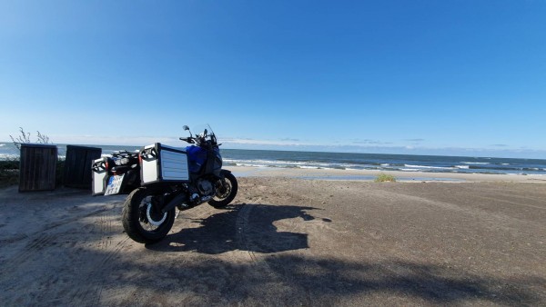 Bornholm (DK) Super Tenere mit Superstrand im Süden der Insel