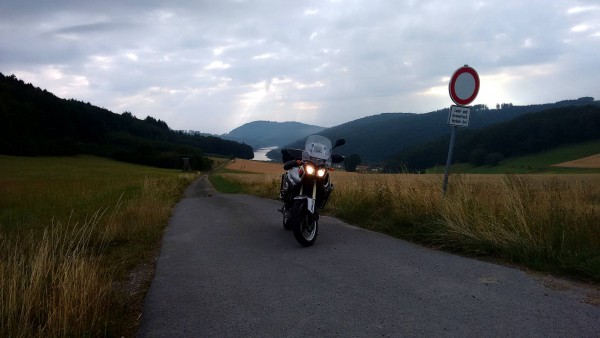 Still ruht der Diemelsee.jpg (190.22 KiB) 3793 mal betrachtet Still ruht der Diemelsee