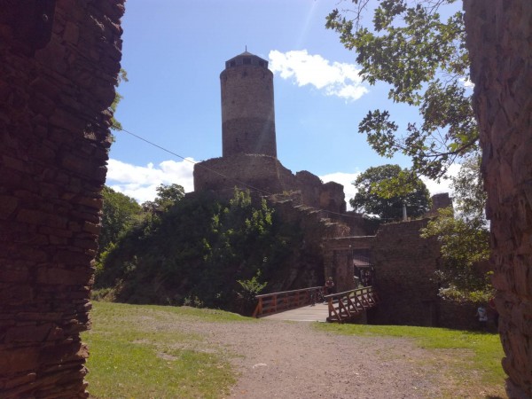 Burg Hasistejn nordwestl. von Chomutov