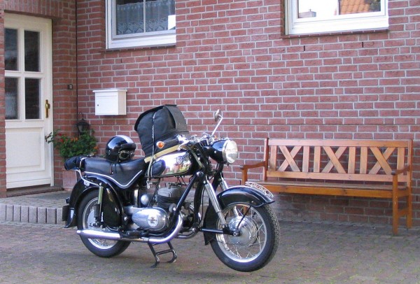 Tornax S250 vor Bank.jpg