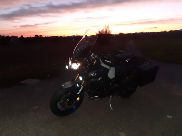 Früh am Morgen.jpeg (82.46 KiB) 5141 mal betrachtet Morgens um 7 nach Rheinüberquerung ist die Welt noch in Ordnung