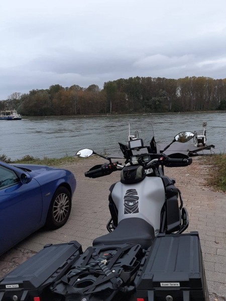 Heimfahrt über de Rhein.jpeg (166.48 KiB) 3147 mal betrachtet Rheinfähre Leimersheim