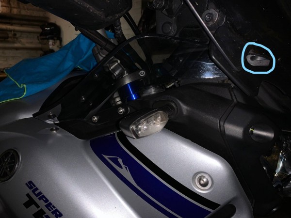 IMG_1198_Re.jpg (222.34 KiB) 3798 mal betrachtet Hier kommt die Abdeckung dann zu kurz, deshalb der Kabelbinder