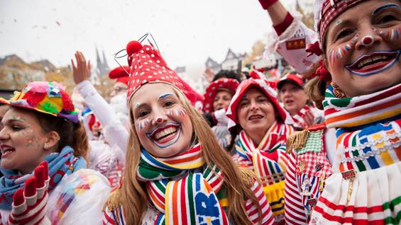 weiberfastnacht_565_koeln.jpg