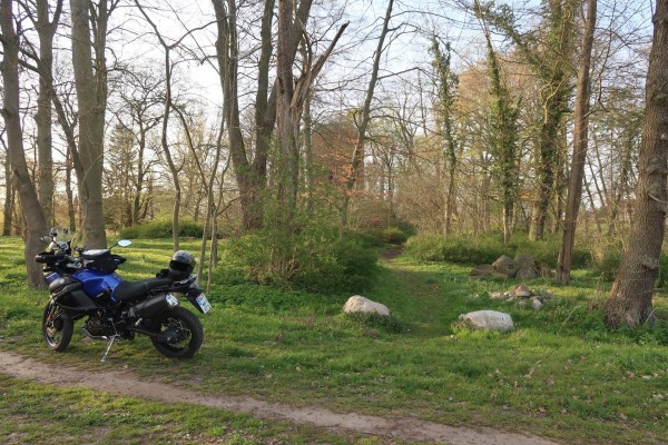 XT mit Wehrturm im Hintergrund