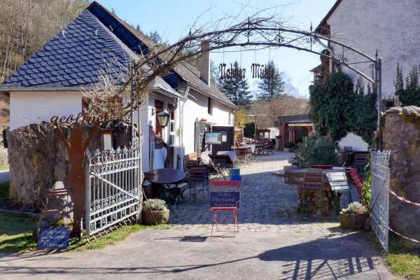 Cafe Nohner Mühle, zu Corona Zeiten geöffnet, Kuchen, Eis, Kaffee to go, den Apfel-Streusel kann ich empfehlen !