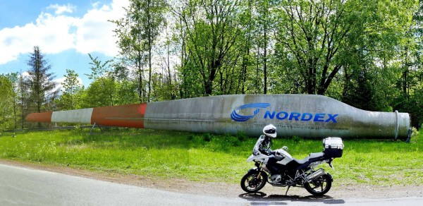 P1040319_323stitchak.jpg (501.41 KiB) 2840 mal betrachtet GS am Flügel