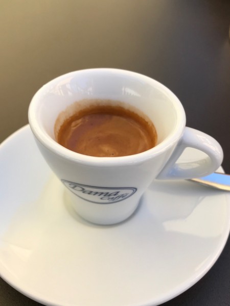 ...und der Kaffee klein und schwarz