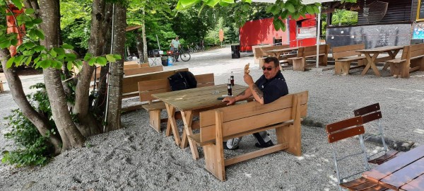 Helmut nur für dich. Brezel am Starnbergersee