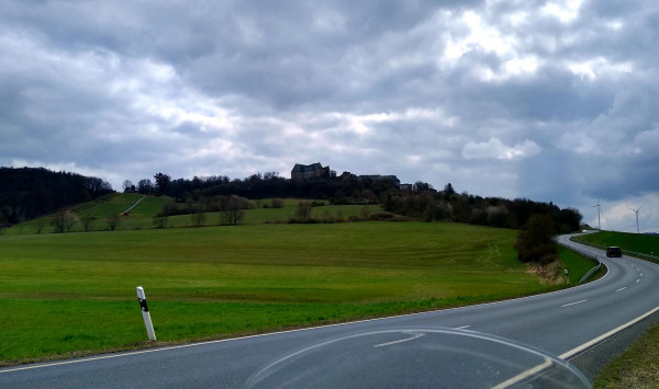 Burg Hohensolms.jpg (272.98 KiB) 3305 mal betrachtet Burg Hohensolms