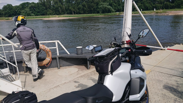 Auf der Elbe Fähre Werben