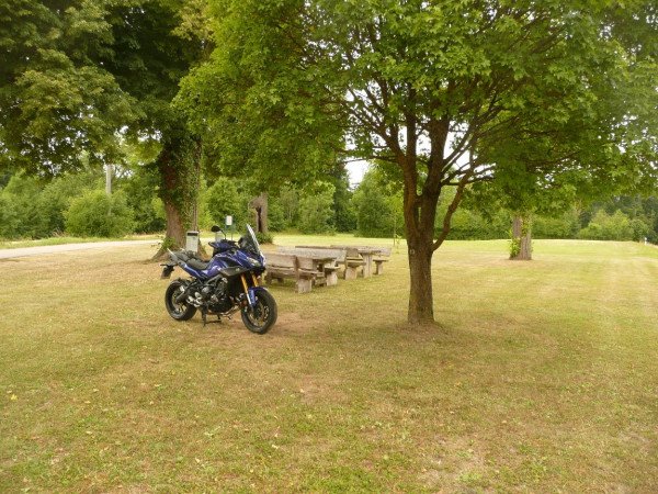 220727-Untermarchtal-1.JPG (420.75 KiB) 3327 mal betrachtet Bänke mit Zeltmöglichkeit